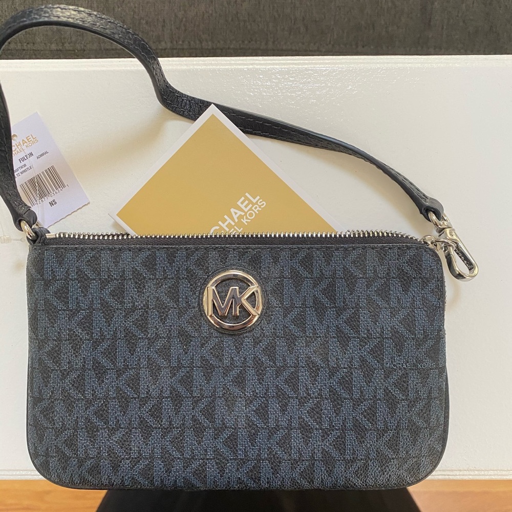 Brand new with tags Michael kors wristlet
